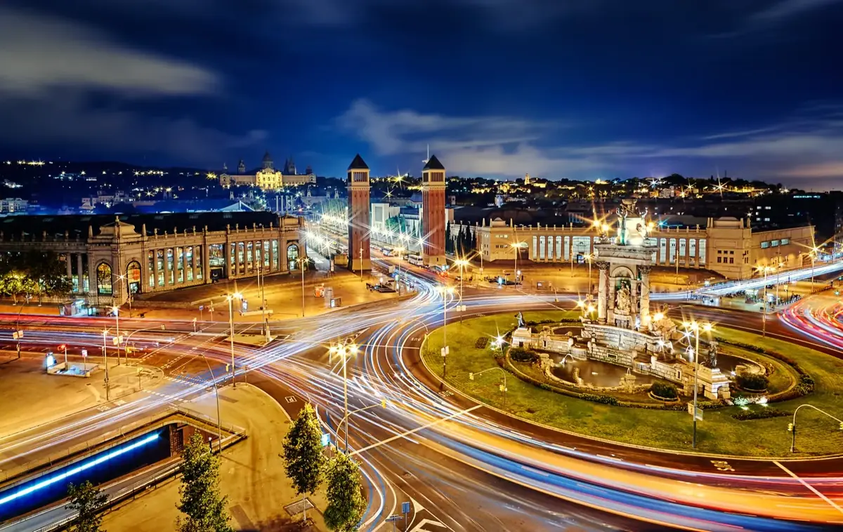 Plaça d'Espanya at night